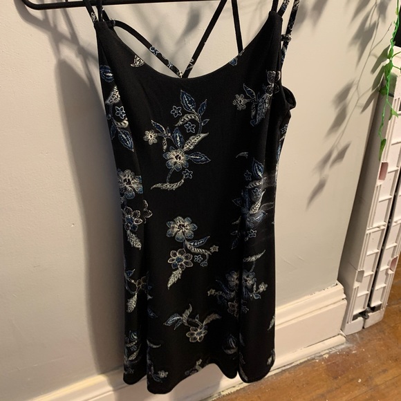 WOMENS FLORAL DRESS - Picture 2 of 3